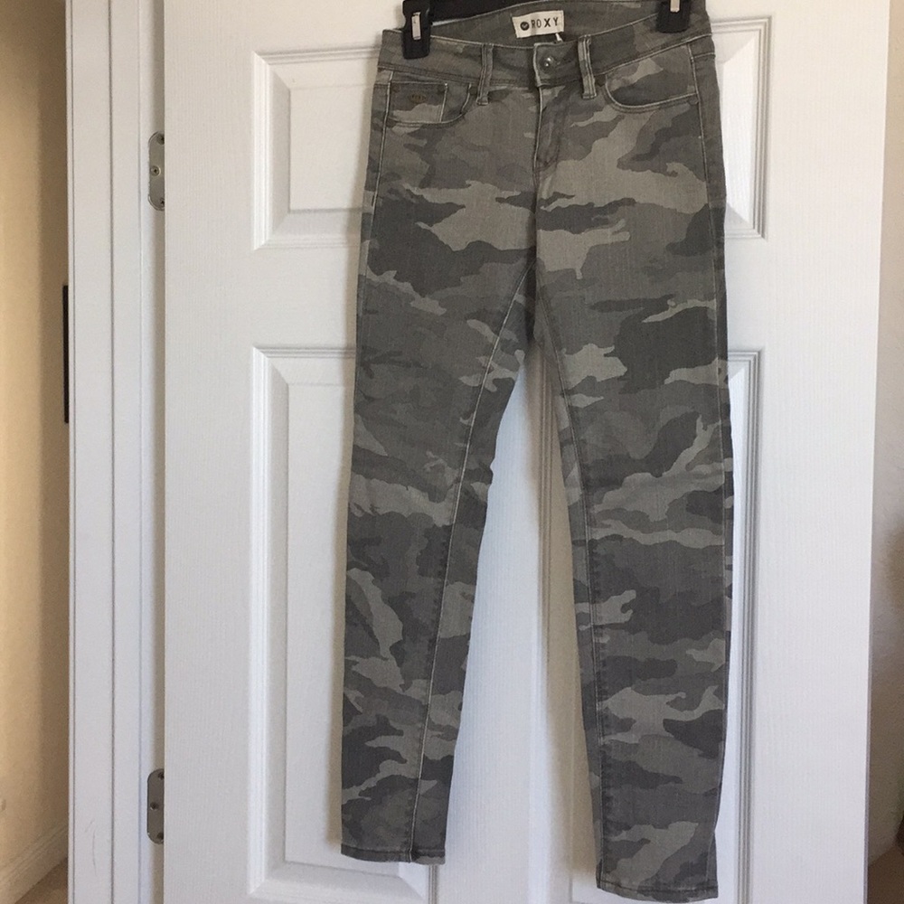 Roxy camo jeans NWOT